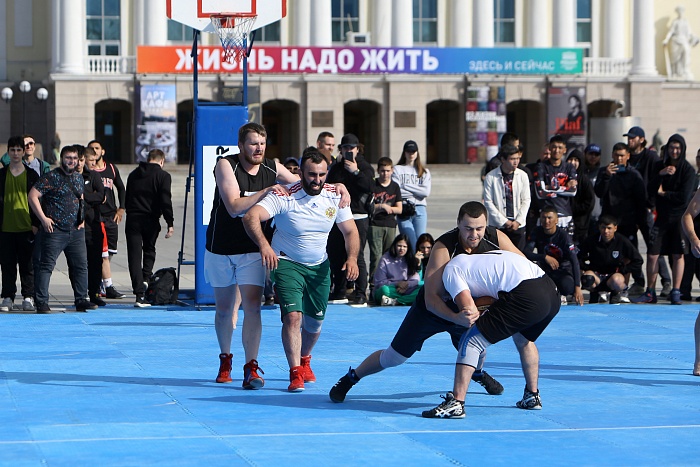 Первый в Тюмени турнир по регболу