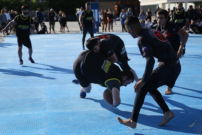 Первый в Тюмени турнир по регболу