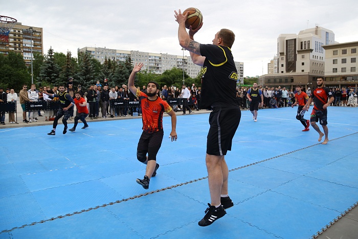 Первый в Тюмени турнир по регболу