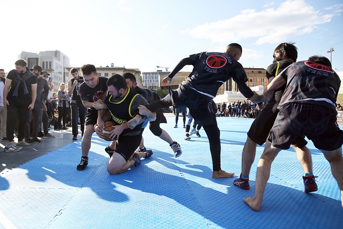 Первый в Тюмени турнир по регболу