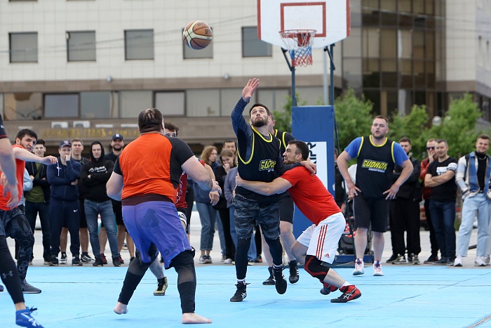 Первый в Тюмени турнир по регболу
