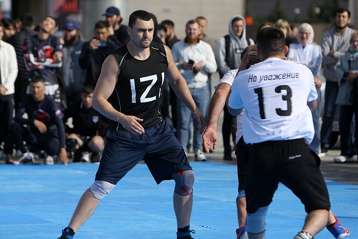 Первый в Тюмени турнир по регболу