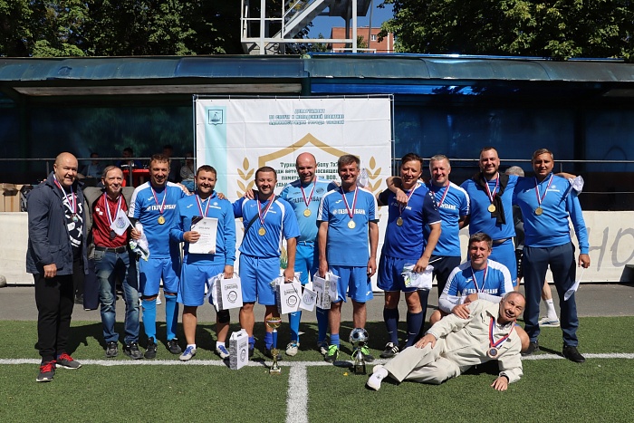 Банкиры выиграли футбольный турнир, посвящённый памяти Бориса Петровича Елькина