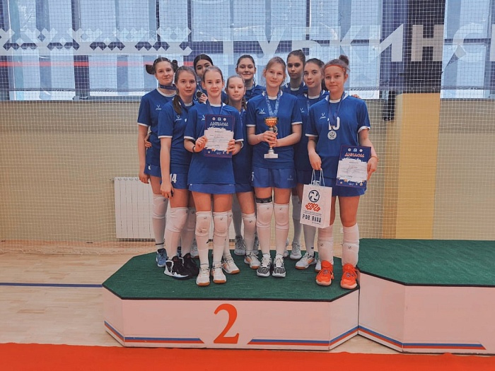 Тюменские команды пробились в финальный раунд турнира «Серебряный мяч»