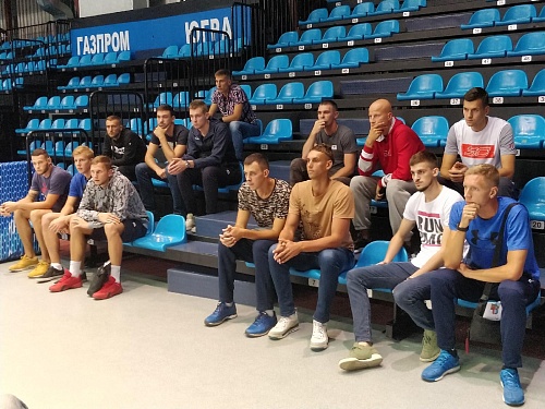 Первые игры сургутяне проведут в Минске