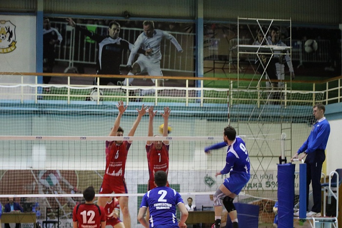 Волейболисты «Тюмени» завершили тур победой! (ОНЛАЙН)