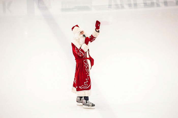 Дед Мороз и Снегурочка в гостях у ХК "Рубин"