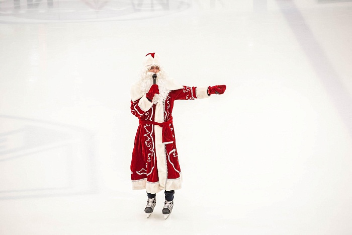 Дед Мороз и Снегурочка в гостях у ХК "Рубин"