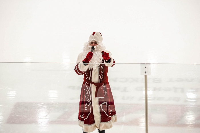 Дед Мороз и Снегурочка в гостях у ХК "Рубин"