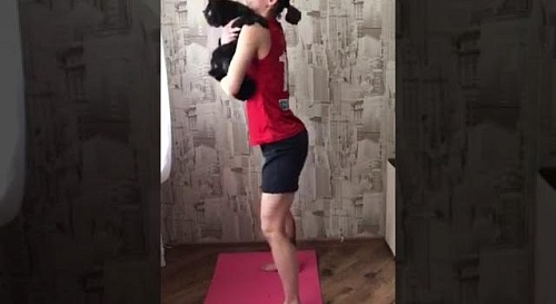 Либеро ВК «Тюмень-ТюмГУ» Алена Бек во время самоизоляции нашла отличный утяжелитель для приседаний!