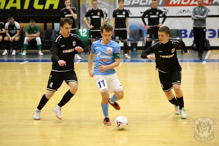 Игроки мини-футбольной команды «Тюмень-дубль» в рядах юниорской сборной России прибыли в Сербию