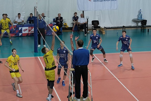 «Факел» укрепился в тройке лидеров