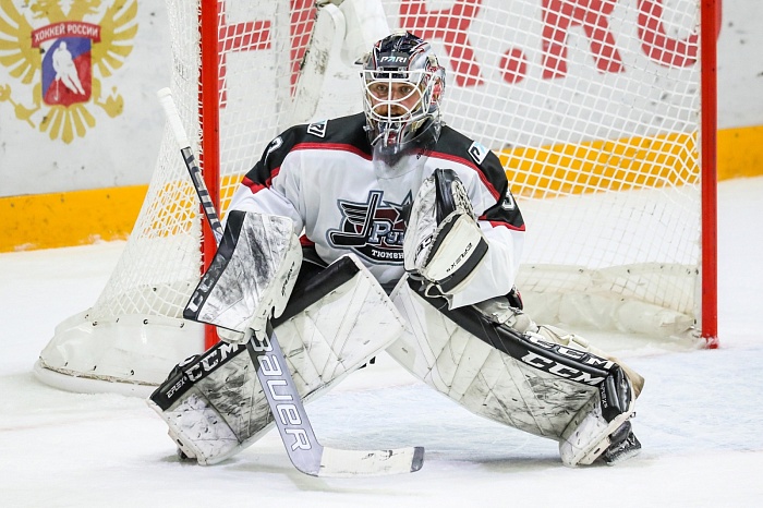 Вратарь тюменского хоккейного клуба «Рубин» Егор Назаров: «Приехали в Жлобин в 12 ночи, поели и легли спать»