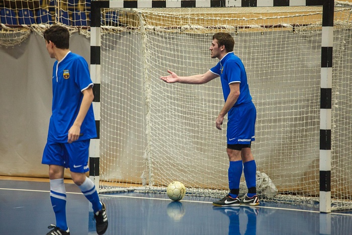 Банкиры забили два автогола за один тайм…