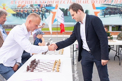 Фаворитам в Гибралтаре наступают на пятки