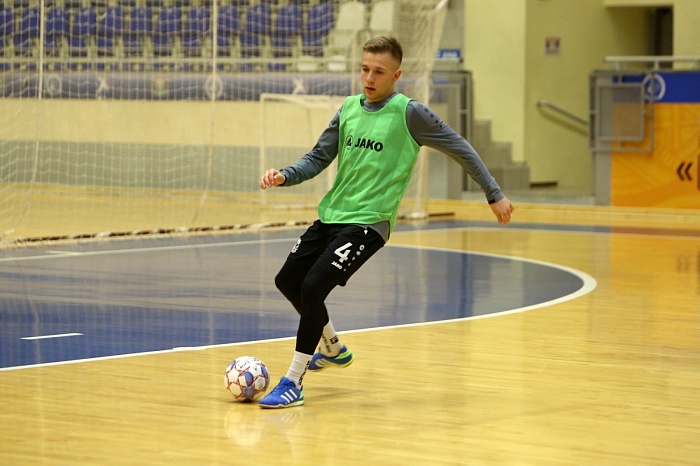 Тренировка МФК «Тюмень» под началом нового наставника Максима Горбунова