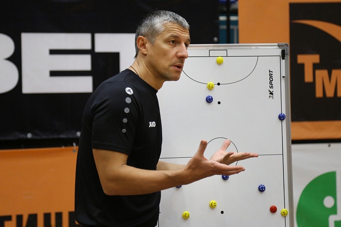 Тренировка МФК «Тюмень» под началом нового наставника Максима Горбунова