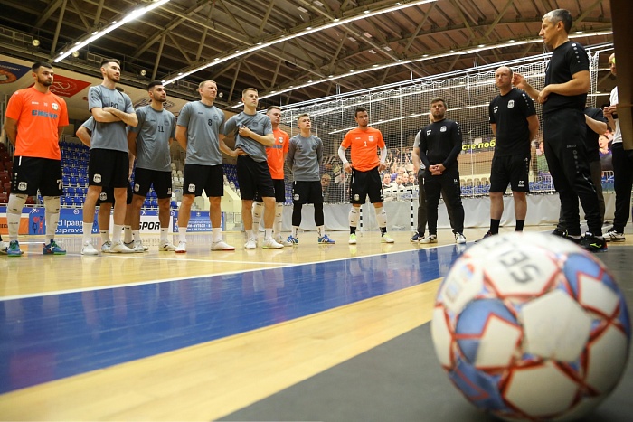 Тренировка МФК «Тюмень» под началом нового наставника Максима Горбунова