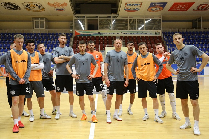 Тренировка МФК «Тюмень» под началом нового наставника Максима Горбунова