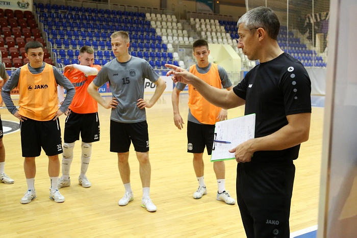 Тренировка МФК «Тюмень» под началом нового наставника Максима Горбунова