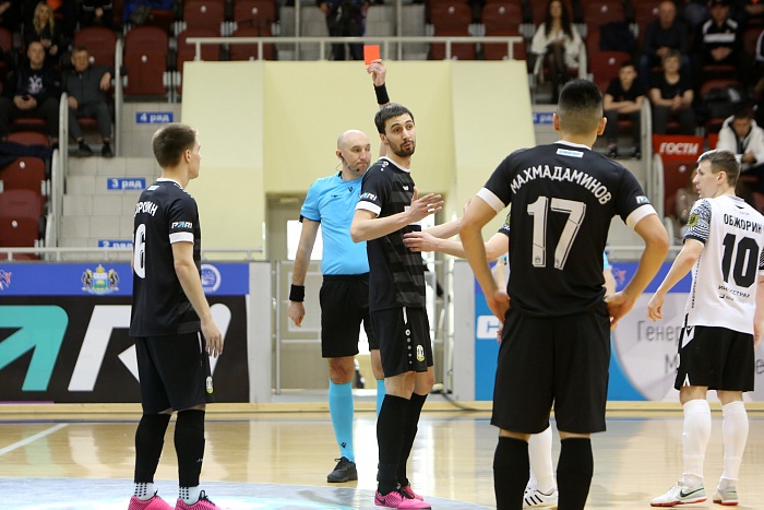 Завершение регулярного чемпионата России для мини-футбольного клуба «Тюмень»: красная карточка Антошкину – красная карточка плей-офф?