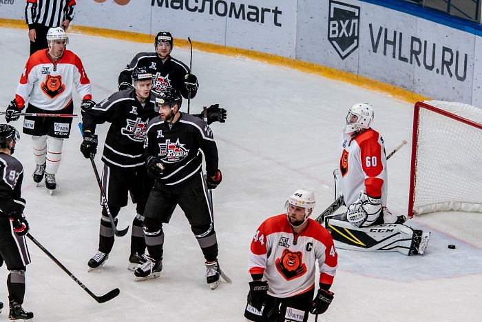 Пермских «мишек» штормит на льду