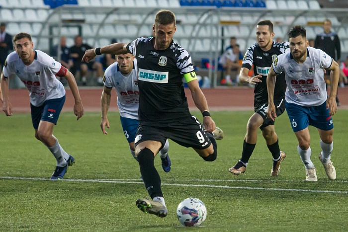 Последний матч футбольного клуба «Тюмень» в 2023 году в первой лиге: те, кто поднялся из подвала против тех, кто спустился с вершины