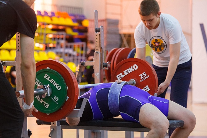 На Урале сотни атлетов показали силу