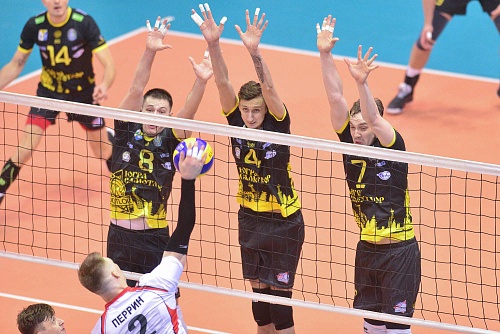 Белгородцам уступили в трех сетах