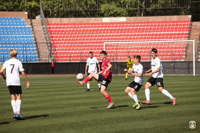 Юные томские футболисты проиграли в Тюмени и устроили драку после матча
