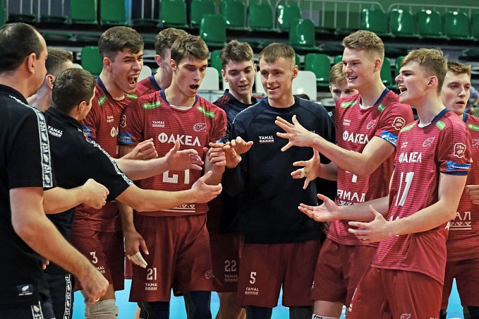 Открыли тур поражением от чемпионов