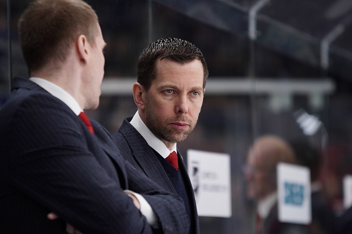 Главный тренер хоккейного клуба «Рубин» Денис Ячменёв: «Сами отдали дополнительное очко сопернику»