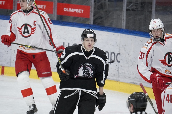 Хоккейная команда «Тюменский Легион» уступила в матче с уральским соперником