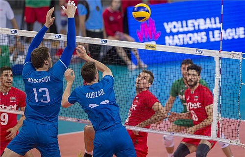 Без особых хлопот победили хозяев