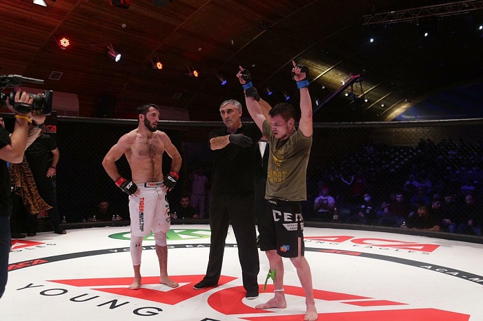 Победил в чеченском октагоне