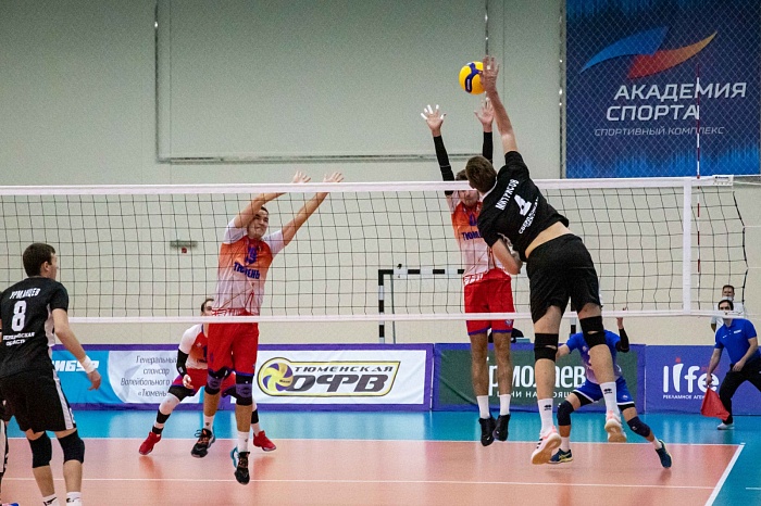«Тюмень» отыграла 0:2 по сетам у лидера, но всё же уступила