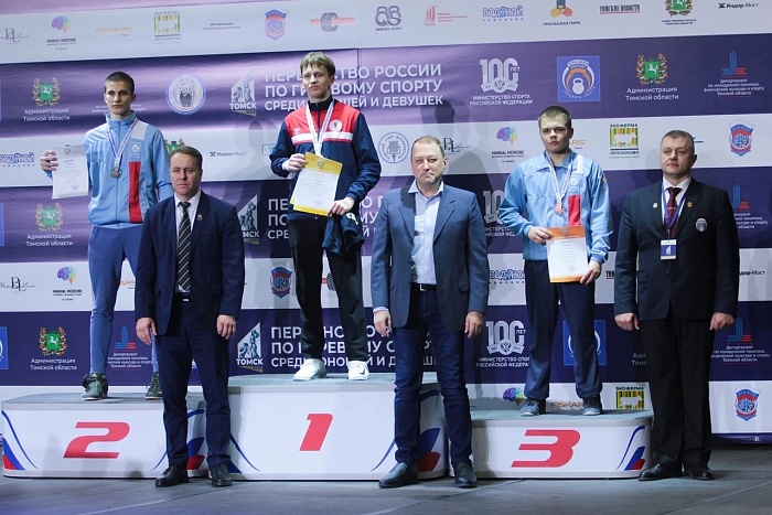 Юные гиревики из тюменского «Старта» отличились в Томске