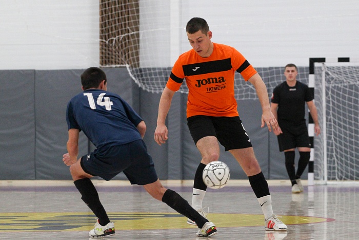 «Авангард» уступил лидеру в чемпионате Тюмени по мини-футболу среди клубов 1-й лиги