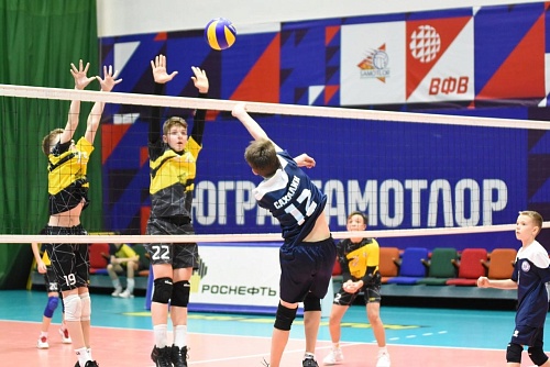 На старте хозяева победили сахалинскую команду