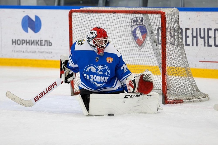 Тюменский СХК «Газовик» забросил 16 шайб на выезде