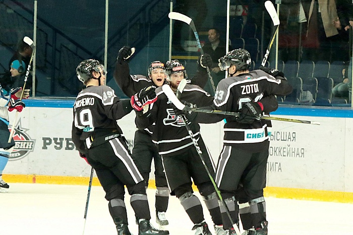 Играли с заметным перевесом