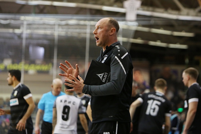 Старший тренер мини-футбольного клуба «Тюмень» Денис Абышев: «Если и завтра Андрей Батырев выдаст такой шедевральный матч, то цены ему не будет»