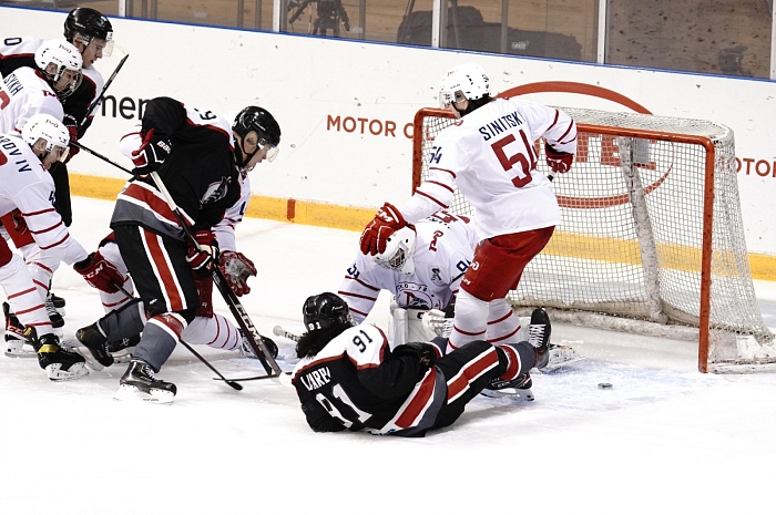 Молодёжный хоккейный клуб «Тюменский Легион» подрался с гостями из Ярославля и вновь проиграл по буллитам