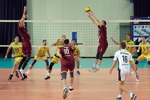 Северное дерби вновь выиграл «Самотлор»