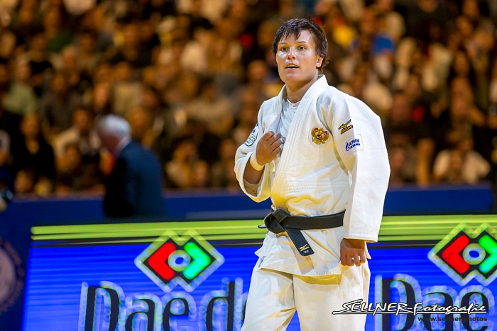 Кузютина пытается сбросить Кокорина с вершины