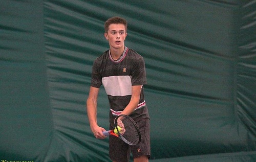 Тюменский теннисист выиграл матч досрочно