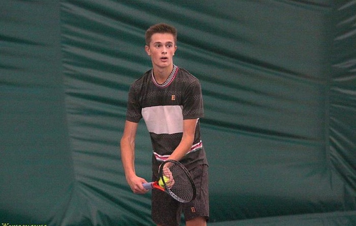 Тюменский теннисист выиграл матч досрочно
