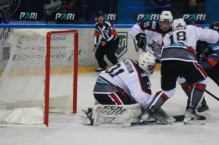 Вратарь тюменского хоккейного клуба «Рубин» Алексей Щетилин: «Трёх человек легче держать в поле зрения, чем пятерых»