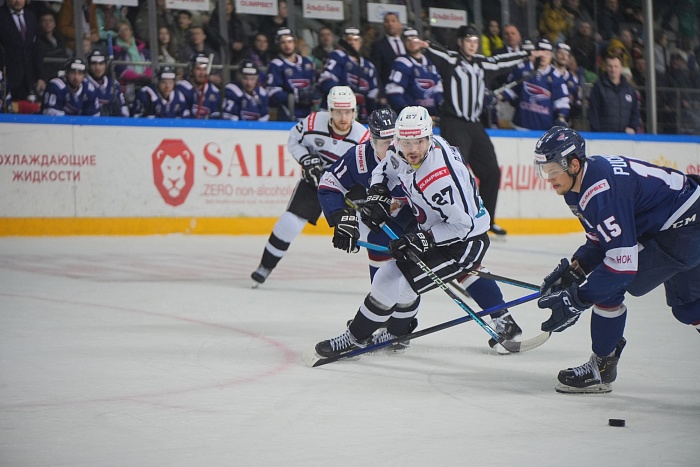 Хоккеисты «Рубина» выиграли третий матч четвертьфинала Кубка Петрова в Красноярске