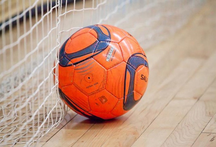 Сургутяне и тюменцы стартовали с побед в открытом Кубке области по мини-футболу